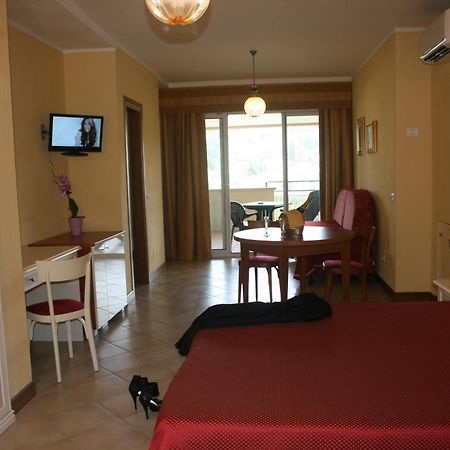 Residence Miralago Rooms & Apartments Manerba del Garda Dış mekan fotoğraf
