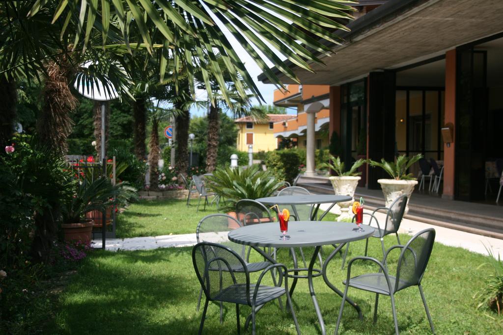 Residence Miralago Rooms & Apartments Manerba del Garda Dış mekan fotoğraf