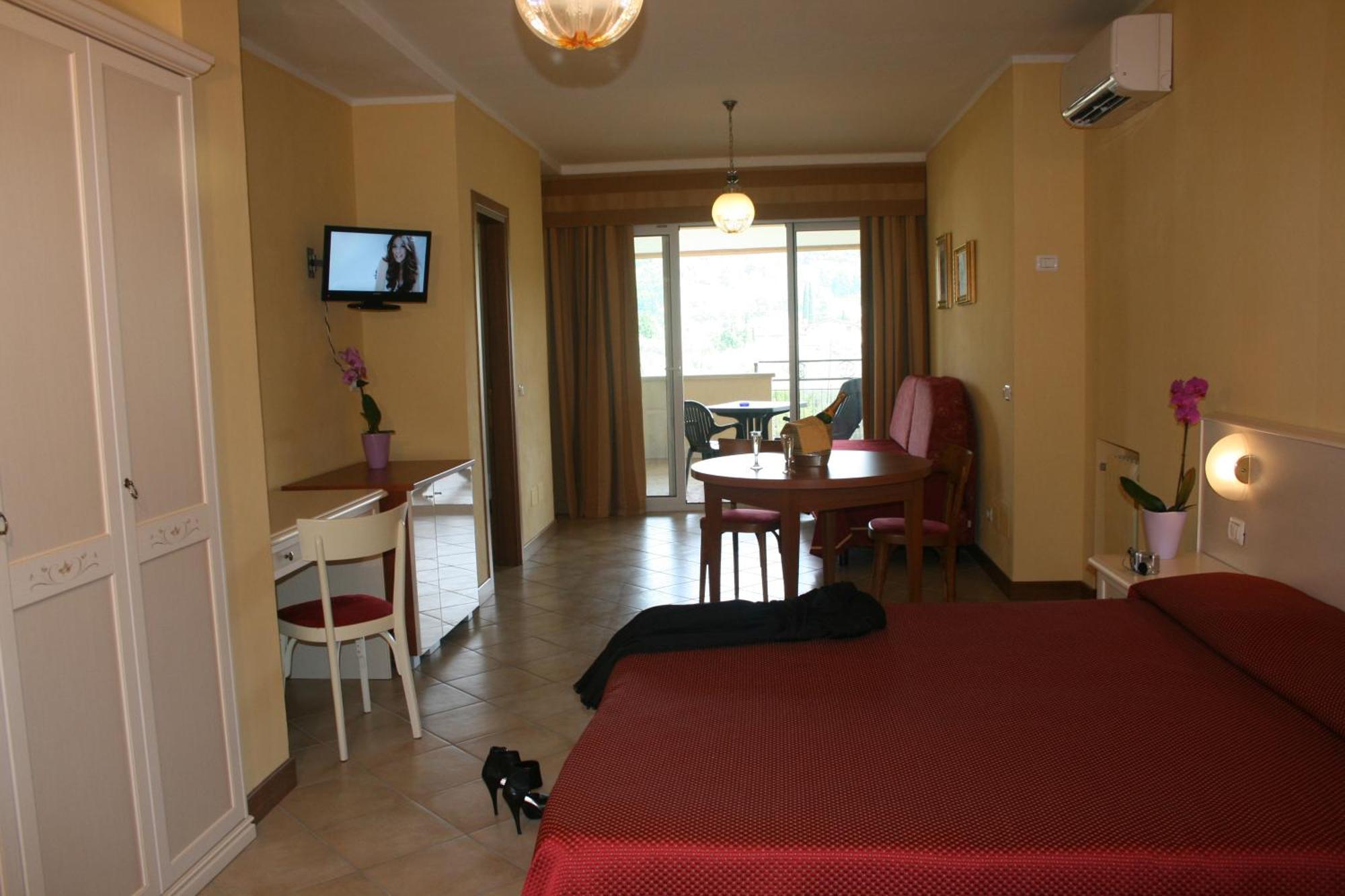 Residence Miralago Rooms & Apartments Manerba del Garda Dış mekan fotoğraf