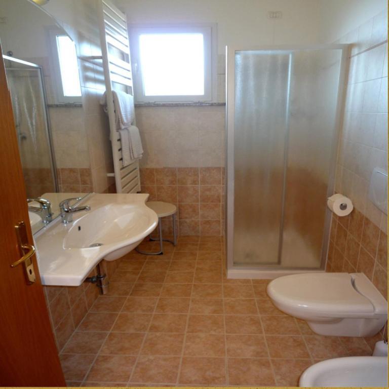 Residence Miralago Rooms & Apartments Manerba del Garda Oda fotoğraf
